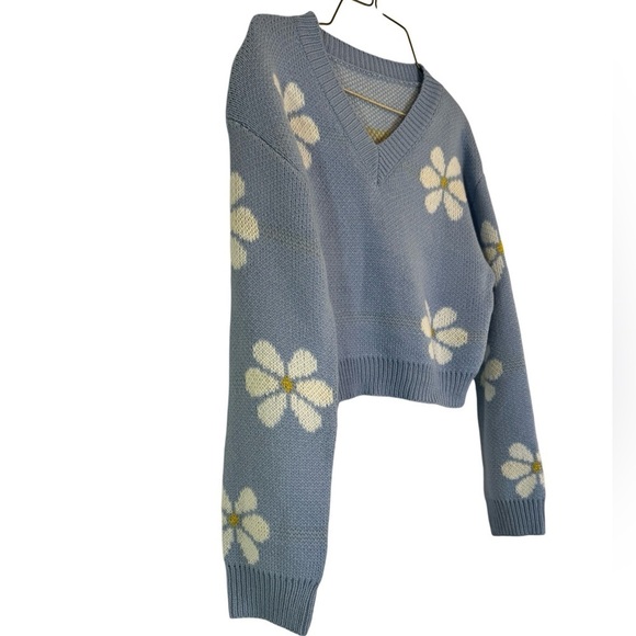 SHEIN Daisy Pattern Baby Blue V-Neck Crop Top Sweater Girls Size 13-14Y - Picture 4 of 11